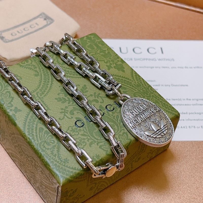 G*u*i necklaces